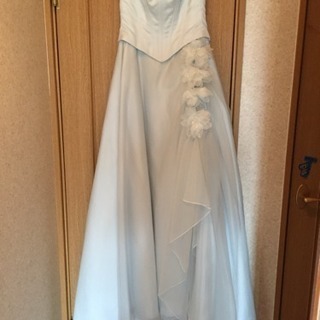 ウェディングドレス ベイビーブルーの画像