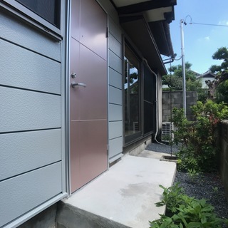 家賃下げました！➕液晶テレビプレゼント！　☆瑞穂区フルリノベーション戸建！　瑞穂区役所駅徒歩5分！　ペット可能！　事務所可能！　店舗利用可能！　楽器演奏可能！部屋の窓前にロードバイク等置けますので盗難の心配なし！ - 不動産