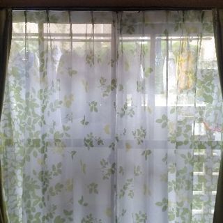 カーテンとレースカーテン、セットで。の画像