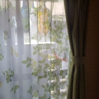 カーテンとレースカーテン、セットで。の画像