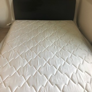 ダブルベッド フレームの画像