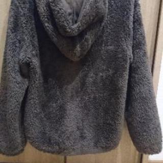 モコモコアウター茶色の画像