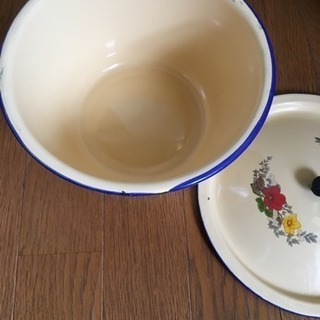 ホーロー小物入れの画像