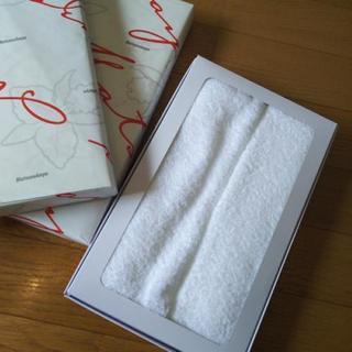 Matsuzakaya 白タオルの画像