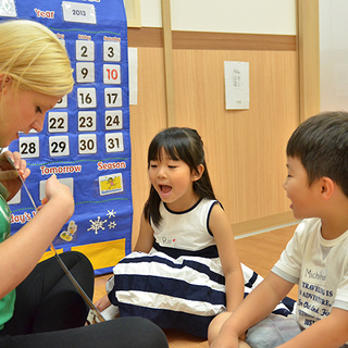 北山田駅すぐの英会話教室 外国人の先生のクラスで英語のシャワーを...