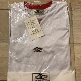 新品 未使用 オンザコート ロンt S 白x赤 長袖シャツ バスケ OTCの画像