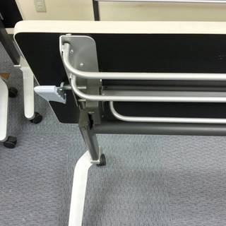コクヨ 折り畳みテーブル キャスター付き オフィス家具の画像