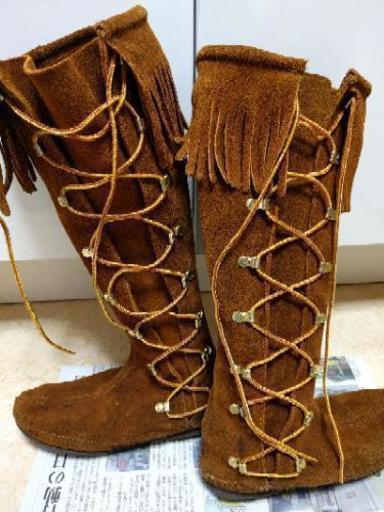MINNETONKA　編み上げフリンジブーツ