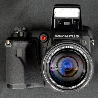OLYMPUS デジタルカメラ E-100RS ブラック  Used　単三アルカリ電池40本付きの画像
