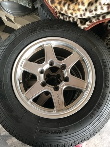 ハイエース200系 スタッドレスタイヤ