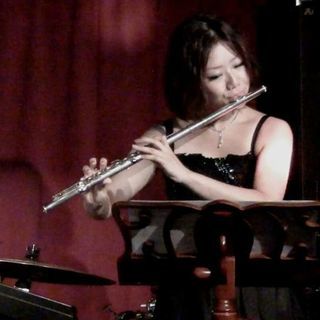 楽器のレッスン＆演奏いたします♪