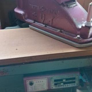 バックや靴、財布等の革や布、ゴム等裁断機で抜きます！の画像