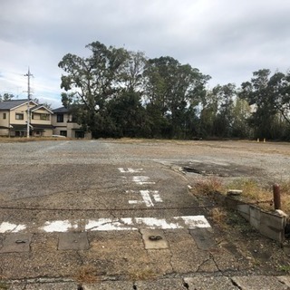 トラック 駐車場 