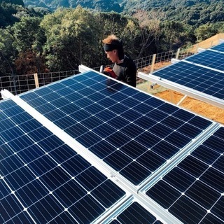 太陽光架台パネル設置アルバイト、正社員募集 （日当12000円〜18000円）の画像