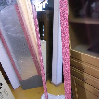 新品 全身ミラー 150×30cm 赤い枠 姿見 鏡 スタンドミラー 美容室 立てかけの画像