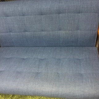 ブルーのソファーの画像