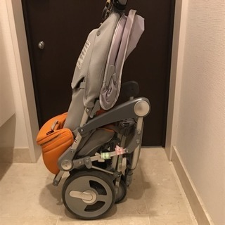 コンビ  ベビーカーの画像
