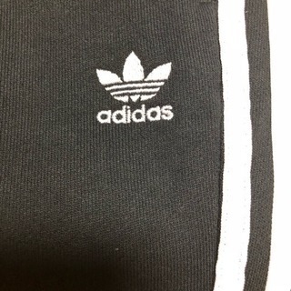 adidas トラックパンツの画像