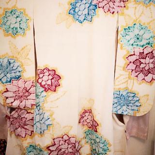 振袖☆総絞り　ベージュ　花文様の画像