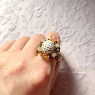 ハンドメイドリング指輪☆アクリルスワロフスキー☆イエローブラウン系の画像