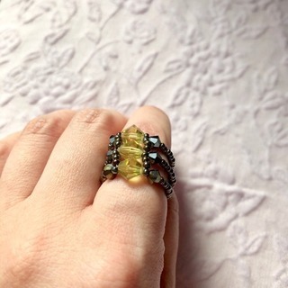 ハンドメイドリング指輪☆スワロフスキー3連☆グリーン緑の画像