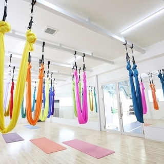 【ハンモックヨガ】今話題の空中に吊ったハンモックを使用した新感覚ヨガ♪呼吸を整えて深くリラックスの画像