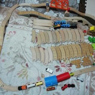 IKEA 木製トーマス、レール、車両、架橋、トンネル、情景