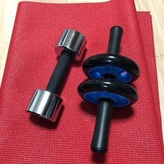 腹筋ローラー、5kgダンベル、フィットネスマット セットの画像