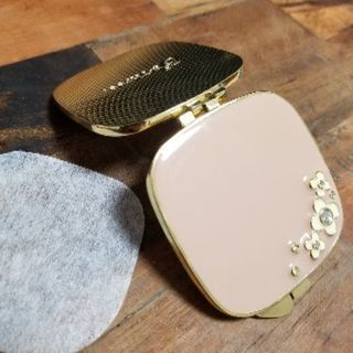 B-Threeの手鏡の画像