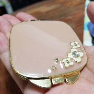 B-Threeの手鏡の画像