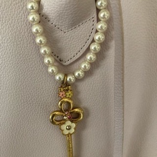 本革  サマンサタバサバッグ  チャーム付きの画像