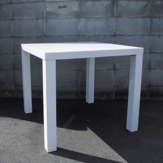 ニトリ 正方形ダイニングテーブル ２人用 ホワイト 天板5cm 脚も6.5×6.5cmで太いです♪ 状態良好 中古品 JM1417)【取りに来られる方限定】の画像