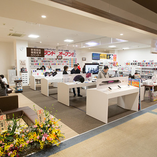 スマートフォンの契約受付・接客販売｜ソフトバンクイオンモール富谷店