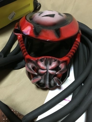 ヘルメットに付ける飾りです。