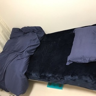 セミダブル　掛け布団、敷布団、敷きパッド、枕2個　全部セットの画像