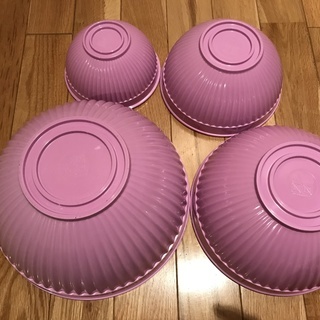 GLEMENTZのサラダボウルの大小4点セットの画像