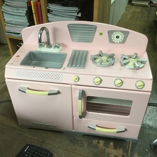 子供用おもちゃのキッチン 木製でしっかりした作りです。の画像
