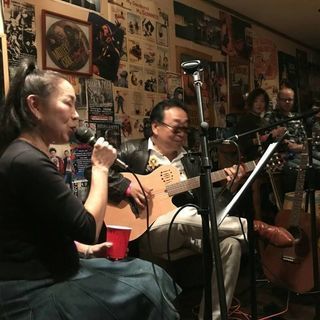アンプラグド、弾き語りボーカル、ギター、ベース