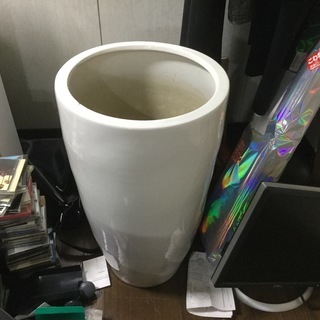 大型花びん、観葉植物入れの画像
