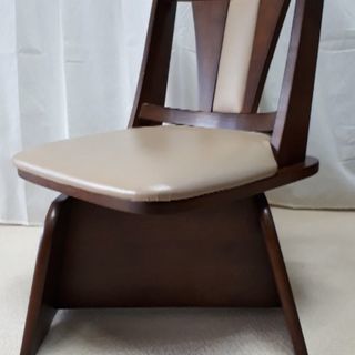 木製の座面が360度回転する椅子です。取りに来てくれるかたに、０円でゆずります。の画像