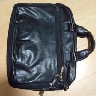 値下げ‼️　Tumi  トゥミ ビジネス　カバン　革　再利用　の画像