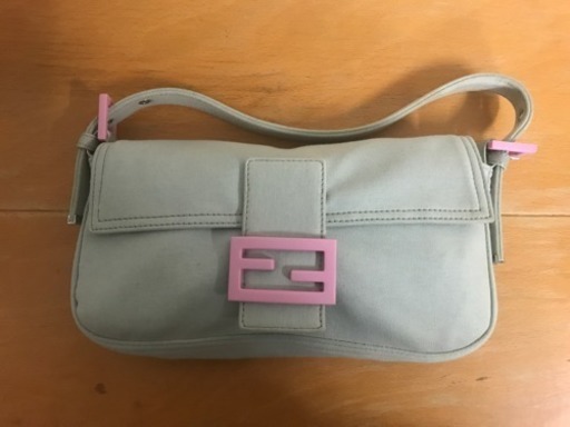フェンディ ショルダーポーチ 中古