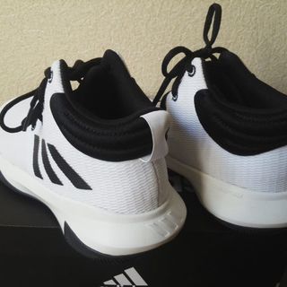 バスケットボールシューズの画像