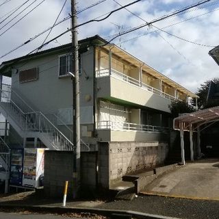 入居時、１万７０００円で入居できます。屋敷グリーンハイツB棟２階　南向き　角部屋、出窓あり、風呂、トイレ別、システムキッチン、フローリング、収納広いですの画像