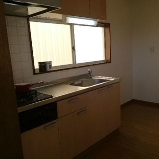 入居時、１万７０００円で入居できます。屋敷グリーンハイツB棟２階　南向き　角部屋、出窓あり、風呂、トイレ別、システムキッチン、フローリング、収納広いです - 賃貸（マンション/一戸建て）