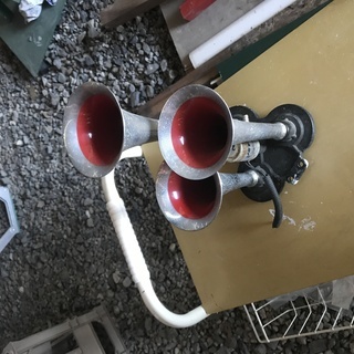 トラック用ヤンキーホーン（中古）3連JET