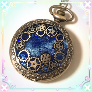 UVレジンやビーズでアクセサリー作りの画像