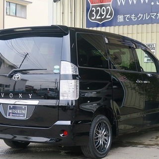 ※ハイルーフミニバン特集！　どなたでもクルマがローンで買えます！　 『　トヨタ　ヴォクシー　』　完全自社ローン！　金利は一切かかりません！　くるまのミツクニ練馬店　　の画像