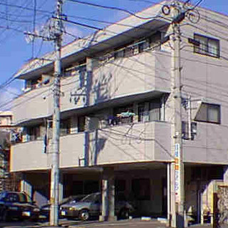 ペットと一緒に泊まれます。1泊2980円。地下鉄徒歩6分。