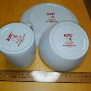 最終【新品】くまのがっこう ボウル･マグ･プレート KFCﾉﾍﾞﾙﾃｨｰの画像